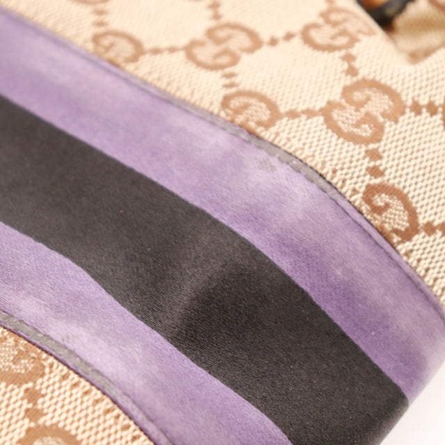 Détail boucle étrier doré rose bandoulière cuir noir Gucci — AMANA Vintage