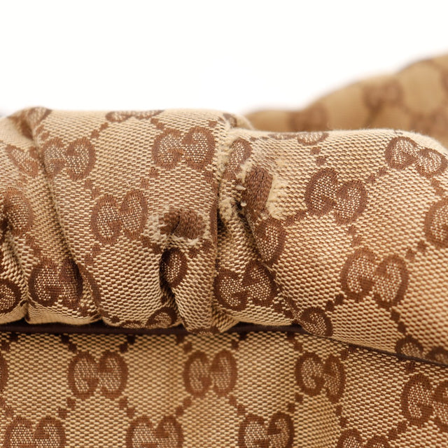 Détail toile monogrammée Gucci bord supérieur vue rapprochée — AMANA Vintage