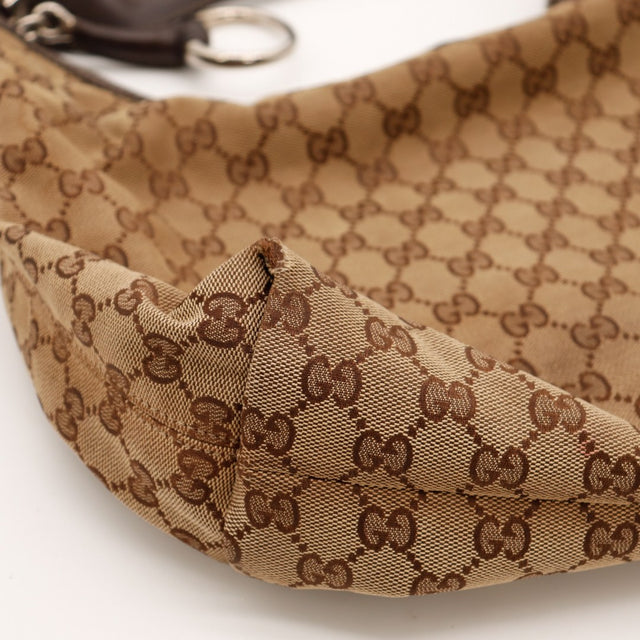 Détail coin inférieur Hobo Gucci toile monogrammée — AMANA Vintage
