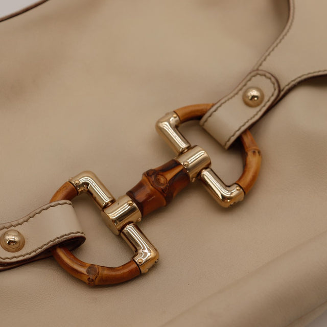 Détail éléments bambou fermoir Horsebit Gucci vue rapprochée — AMANA Vintage