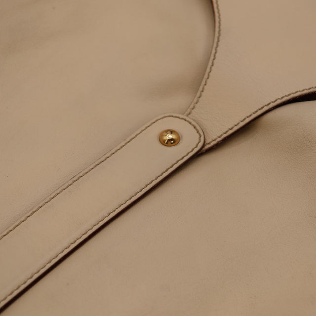Détail anse et rivet Hobo Bambou Gucci cuir beige — AMANA Vintage