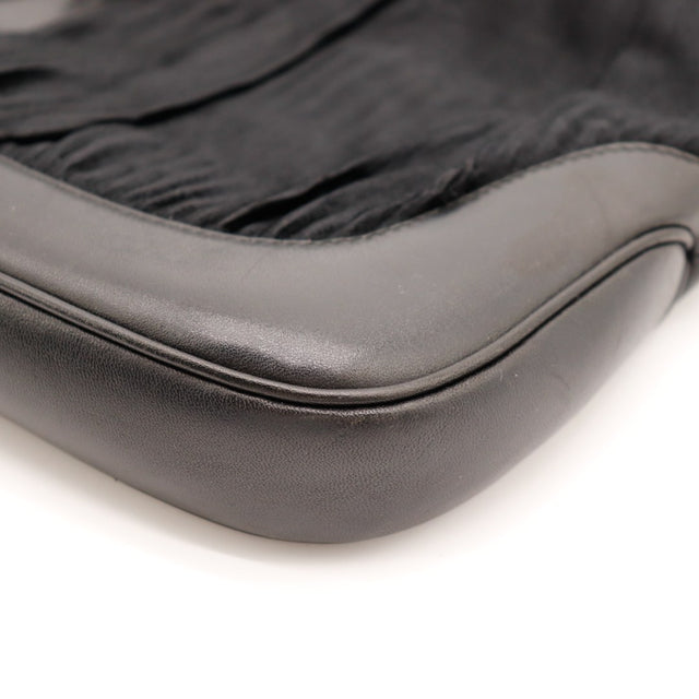 Détail gros plan accroc tissu froissé Gucci New Jackie — AMANA Vintage