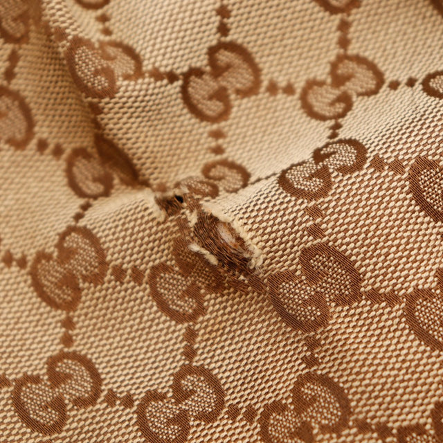 Détail macro toile monogrammée sac Gucci Sukey — AMANA Vintage