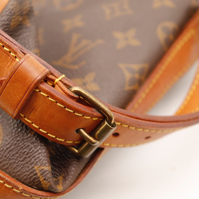 Détail de l'argenterie Louis Vuitton Petit Noé Toile Monogramme occasion authentique — AMANA Vintage