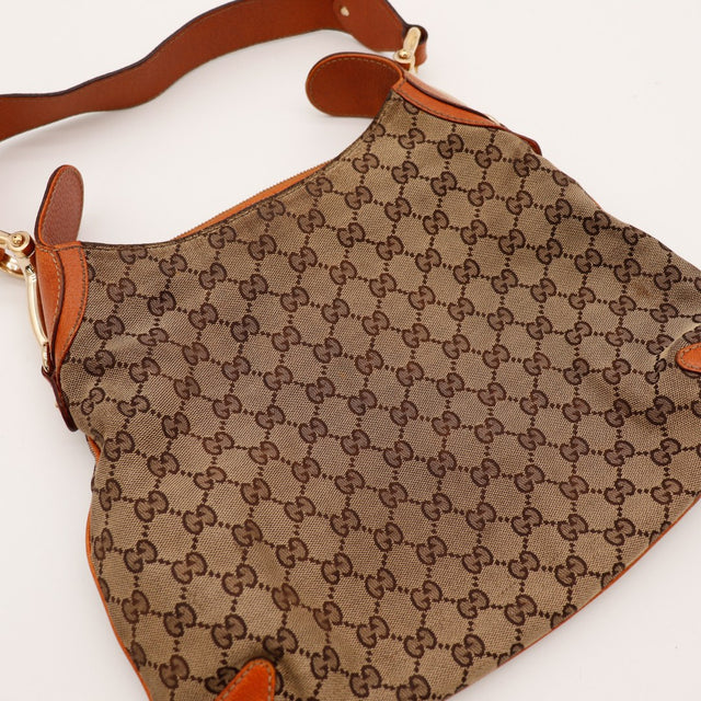 Détail toile monogrammée Gucci vue rapprochée — AMANA Vintage