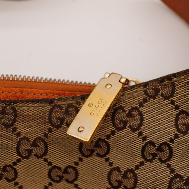 Détail tirette zip dorée Gucci made in Italy — AMANA Vintage