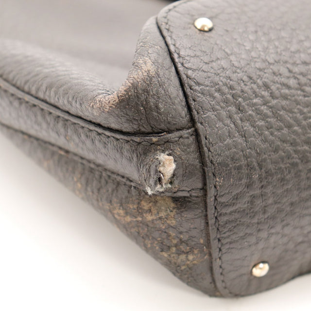 Détail coin arrière inférieur usure Tote Gucci Horsebit noir — AMANA Vintage
