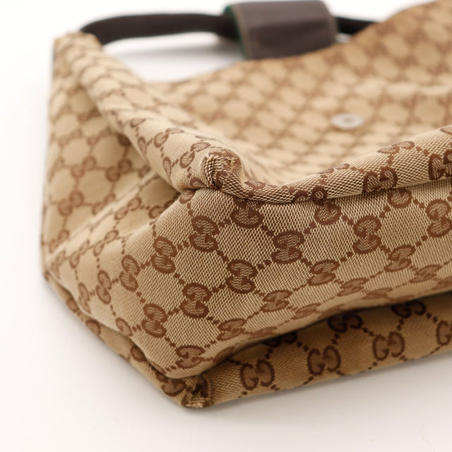Détail coin inférieur Gucci Hobo Web légers frottements toile monogrammée — AMANA Vintage
