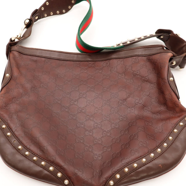 Détail bandoulière et rivets Gucci Indy cuir marron — AMANA Vintage