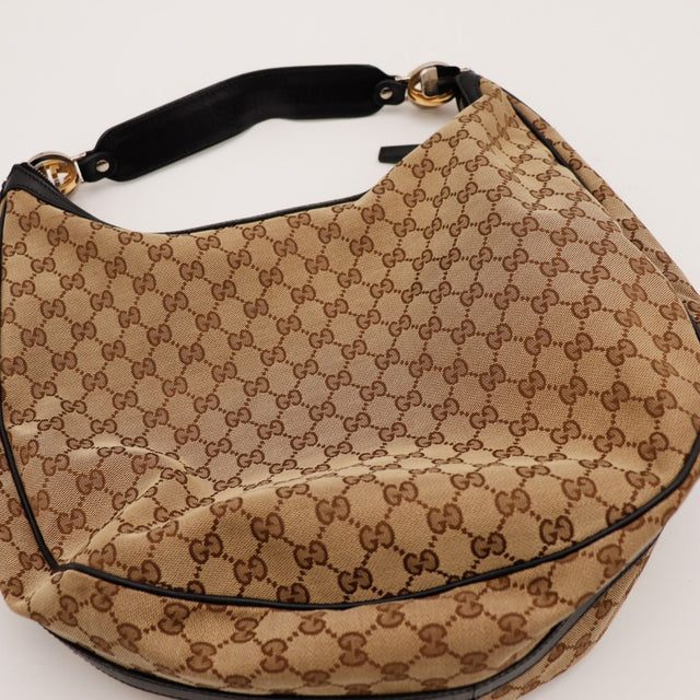 Détail anse cuir noir Hobo Gucci Interlocking G occasion — AMANA Vintage