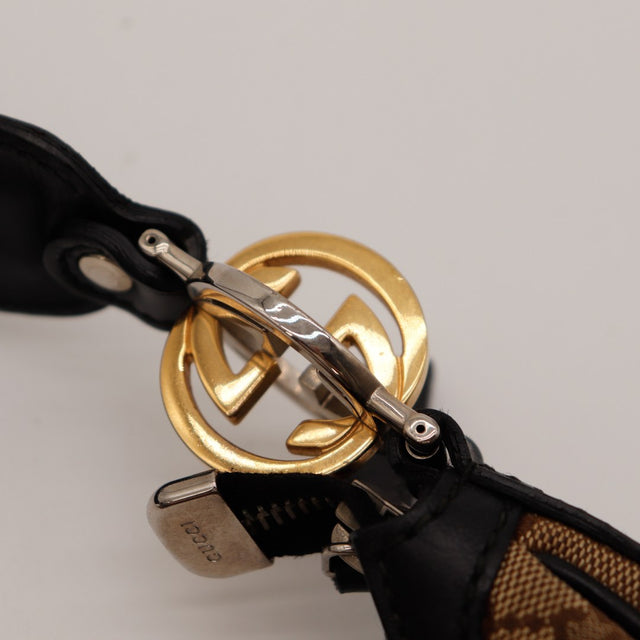 Détail fermoir bague Interlocking G dorée Hobo Gucci — AMANA Vintage