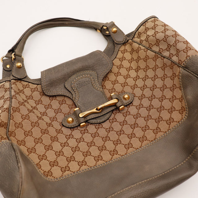 Détail fermoir piston Jackie rouge cuir grainé Gucci — AMANA Vintage