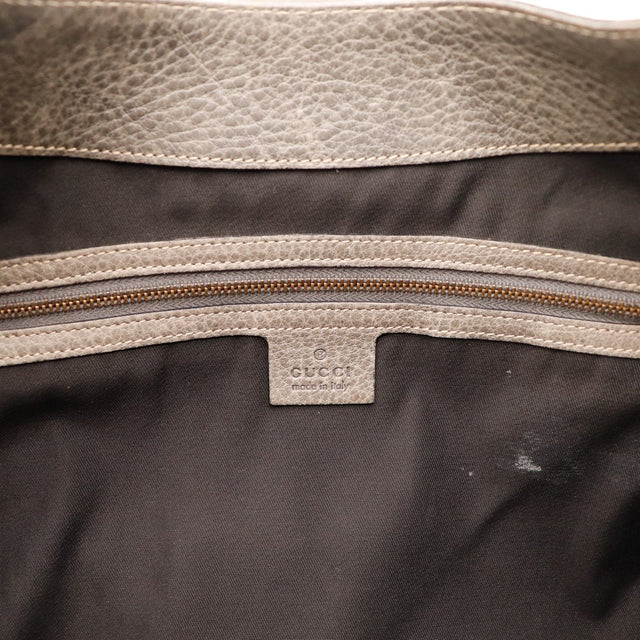 Détail intérieur poche zip cuir rouge Gucci — AMANA Vintage