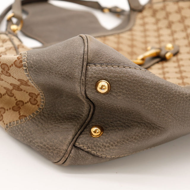 Détail coin inférieur cuir rouge Gucci couture — AMANA Vintage
