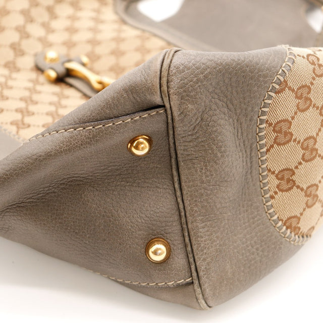Détail coin inférieur Gucci cuir rouge couture bas de sac — AMANA Vintage