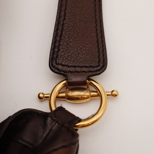 Détail des bordures en cuir Gucci Hobo Horsebit occasion authentique — AMANA Vintage