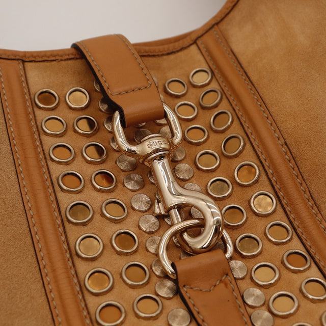 Détail des œillets et clous Gucci New Jackie daim camel occasion authentique — AMANA Vintage