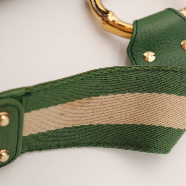 Détail du fond Gucci Hobo Bambou toile monogrammée occasion authentique — AMANA Vintage