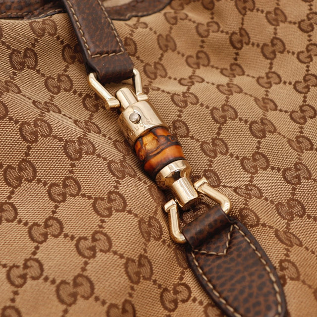 Détail de la toile monogrammée Gucci New Jackie occasion authentique — AMANA Vintage