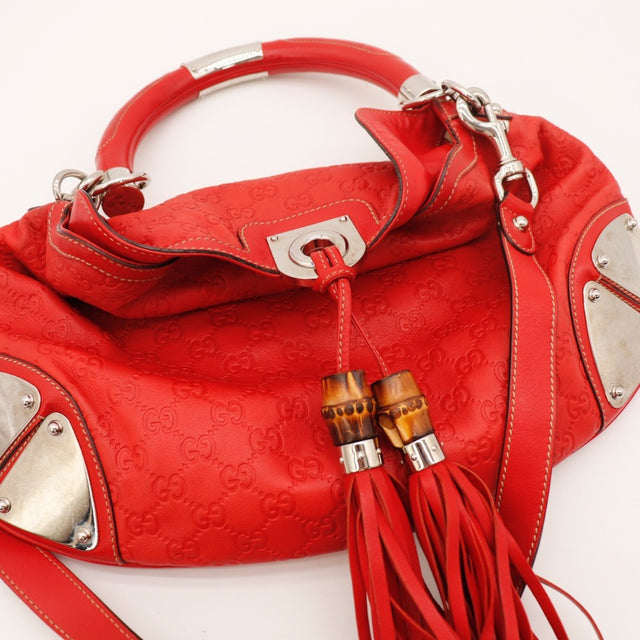 Détail des pampilles à embouts bambou Gucci Indy Hobo cuir Guccissima rouge occasion authentique — AMANA Vintage