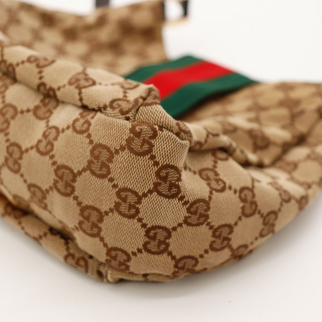 Detail coin superieur sac Gucci Hobo Web attache anse cuir marron — AMANA Vintage