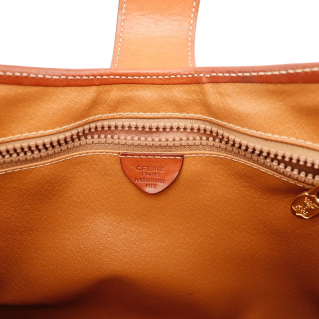 Détail de l'anse Céline Hobo Macadam cuir cognac occasion authentique — AMANA Vintage