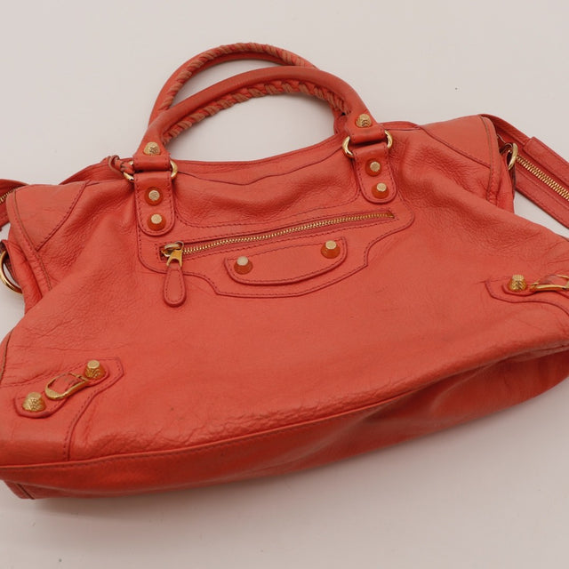 Détail doublure Balenciaga City cuir d'agneau froissé corail occasion authentique — AMANA Vintage