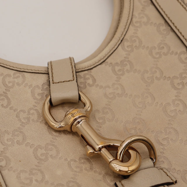 Détail des bordures Gucci Hobo cuir Guccissima beige occasion authentique — AMANA Vintage