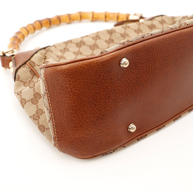 Détail coin et fond Gucci Hobo Bamboo cuir marron occasion — AMANA Vintage