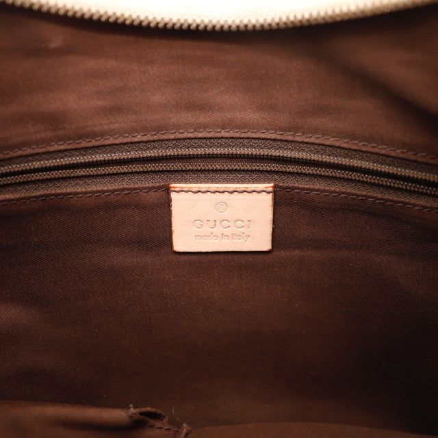 Détail de la bordure latérale Gucci Hobo toile monogrammée beige occasion authentique — AMANA Vintage