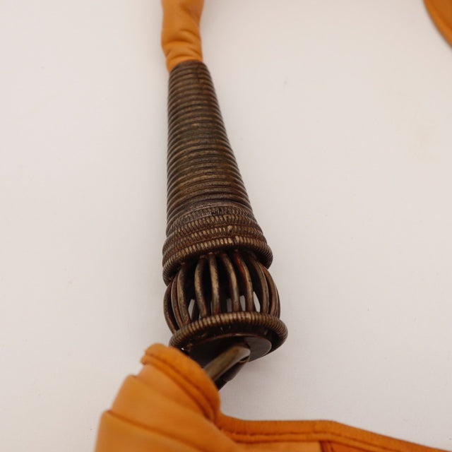 Détail de l'anse Christian Dior Hobo Plissé cuir d'agneau orange occasion authentique — AMANA Vintage