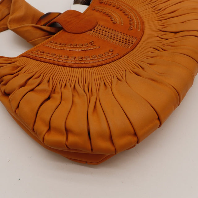 Détail des coutures Christian Dior Hobo Plissé cuir d'agneau orange occasion authentique — AMANA Vintage
