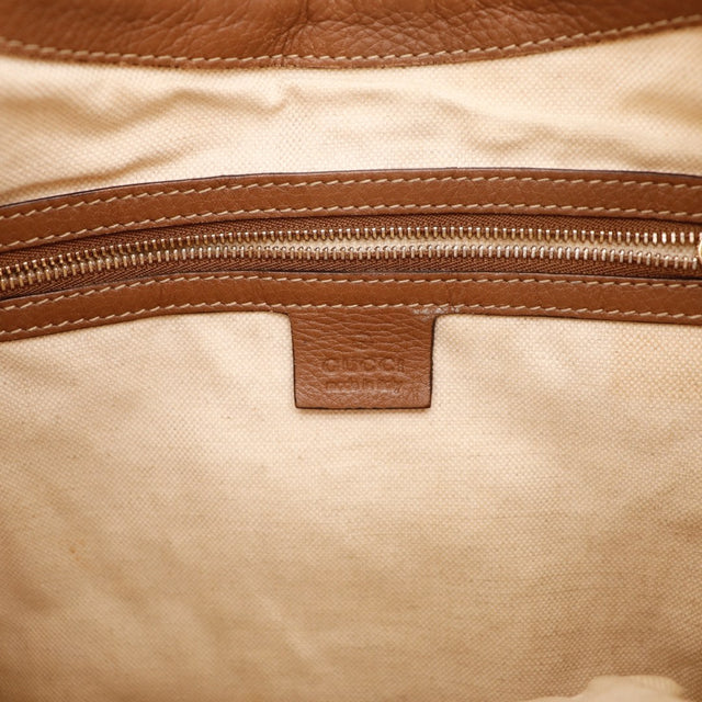 Détail de la base en cuir grainé Gucci Jackie toile Flora — AMANA Vintage