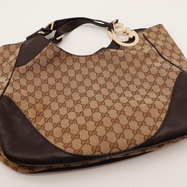 Détail de l'anse en cuir Gucci Hobo Charlotte marron occasion authentique — AMANA Vintage