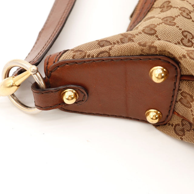 Détail de la fermeture Gucci Hobo toile monogrammée beige occasion authentique — AMANA Vintage
