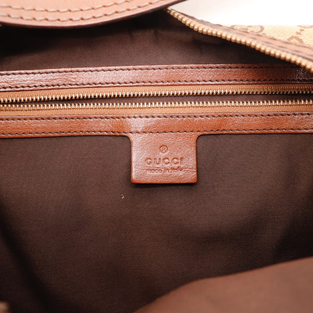 Détail du cuir marron Gucci Hobo occasion authentique — AMANA Vintage