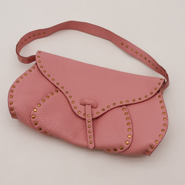 Sac Céline clouté cuir vieux rose vue en plongée occasion authentique — AMANA Vintage