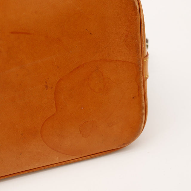 Détail traces sur le cuir du fond Louis Vuitton Alma PM — AMANA Vintage