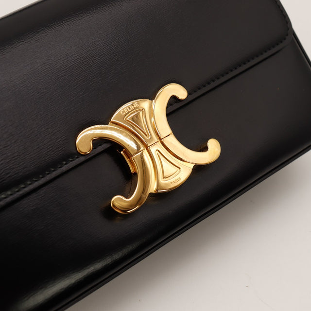 Détail fermoir Triomphe doré signé Céline Paris occasion authentique — AMANA Vintage