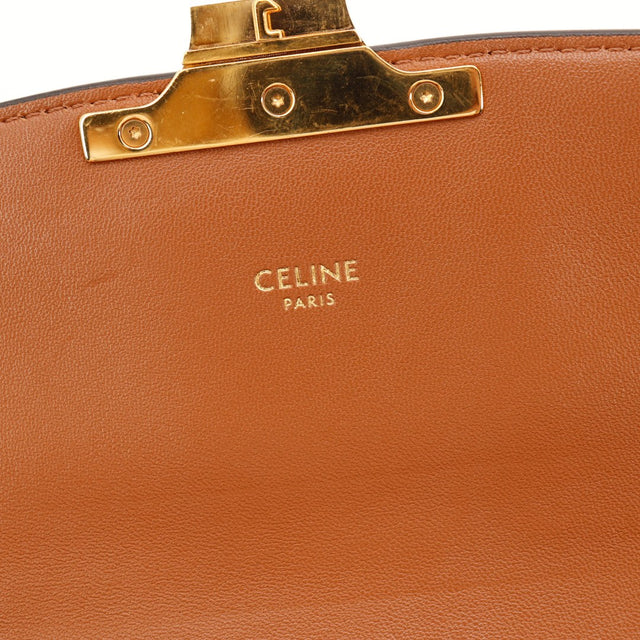 Détail intérieur cuir cognac estampille Celine Paris occasion authentique — AMANA Vintage