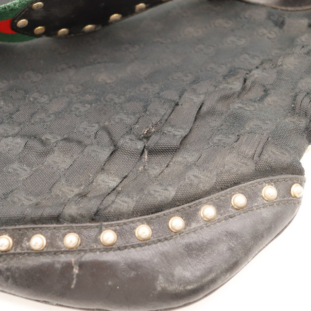 Détail toile déchirée sur le bas du sac Gucci Hobo occasion authentique — AMANA Vintage