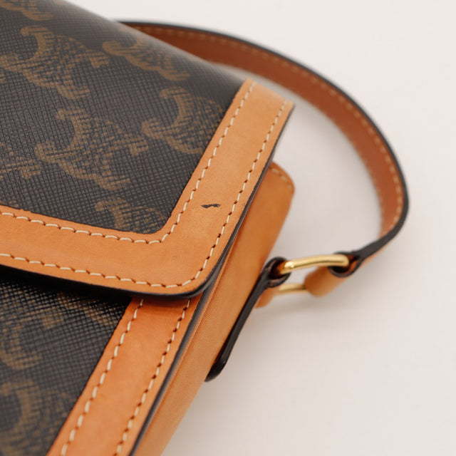 Détail coin et attache bandoulière Céline Triomphe occasion authentique — AMANA Vintage