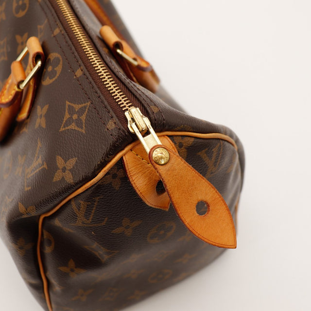 Détail tirette cuir et zip doré Louis Vuitton Speedy 30 occasion authentique — AMANA Vintage