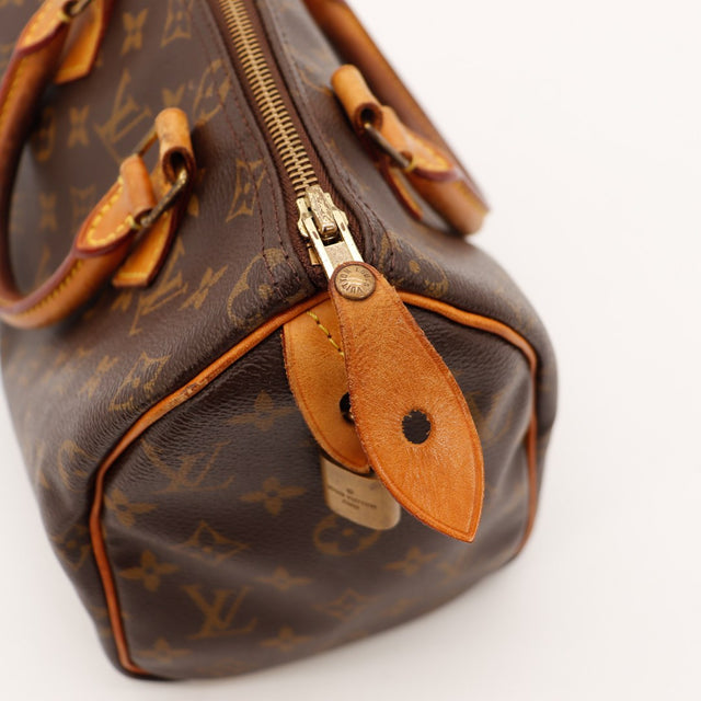 Detail date code MB2193 Louis Vuitton Speedy 25 occasion authentique — AMANA Vintage