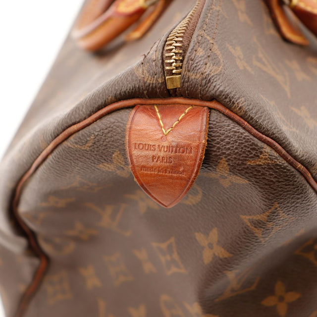 Détail languette cuir estampillée Louis Vuitton Paris — AMANA Vintage