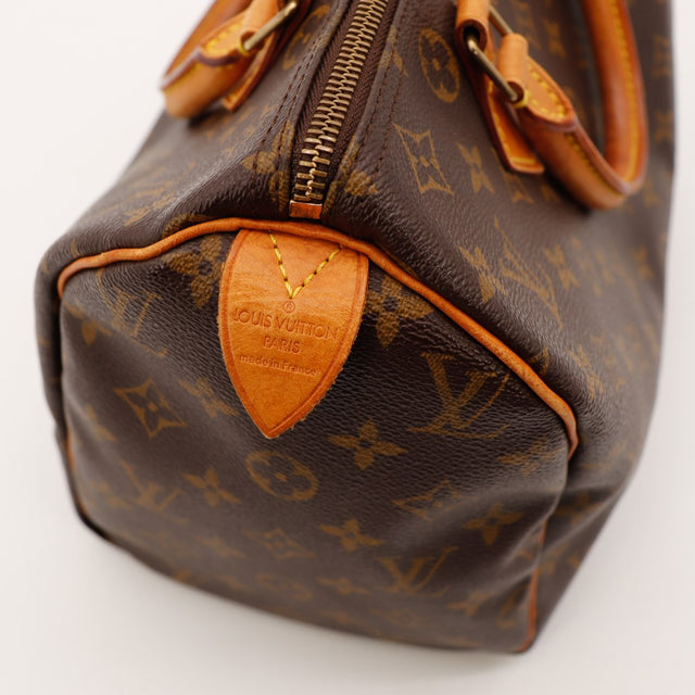 Detail tab cuir estampillé Louis Vuitton Paris Speedy 30 — AMANA Vintage