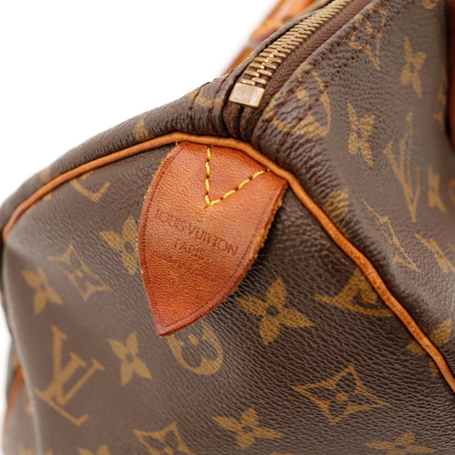 Detail languette vachette Louis Vuitton Speedy 35 patine caramel occasion — AMANA Vintage