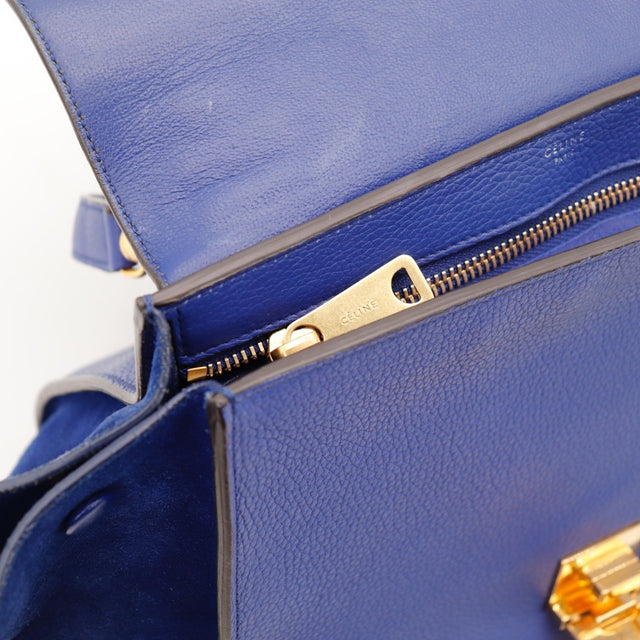 Vue de la bandoulière Céline Trapèze cuir bleu indigo occasion authentique — AMANA Vintage
