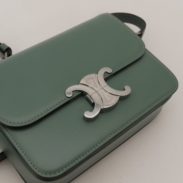 Vue de l'intérieur Céline Triomphe Teen cuir lisse vert sauge occasion authentique — AMANA Vintage