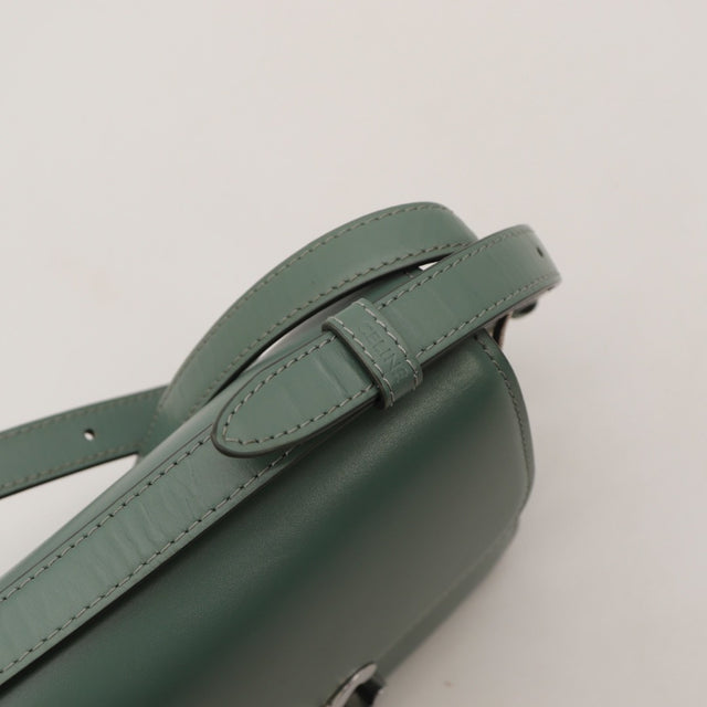 Détail de la poche intérieure Céline Triomphe Teen cuir lisse vert sauge occasion authentique — AMANA Vintage